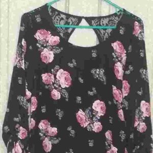 Gorgeous, Silky Floral & Lace Tunic Sz. Small